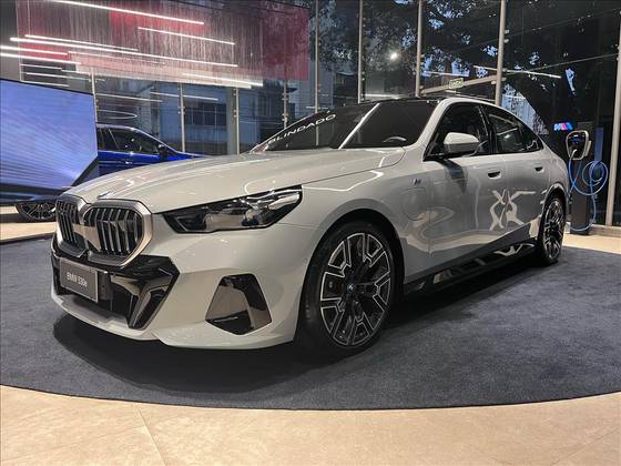 BMW 530e 2.0 TWINPOWER PHEV M SPORT AUTOMÁTICO BMW 530e 2.0 TWINPOWER PHEV M SPORT AUTOMÁTICO